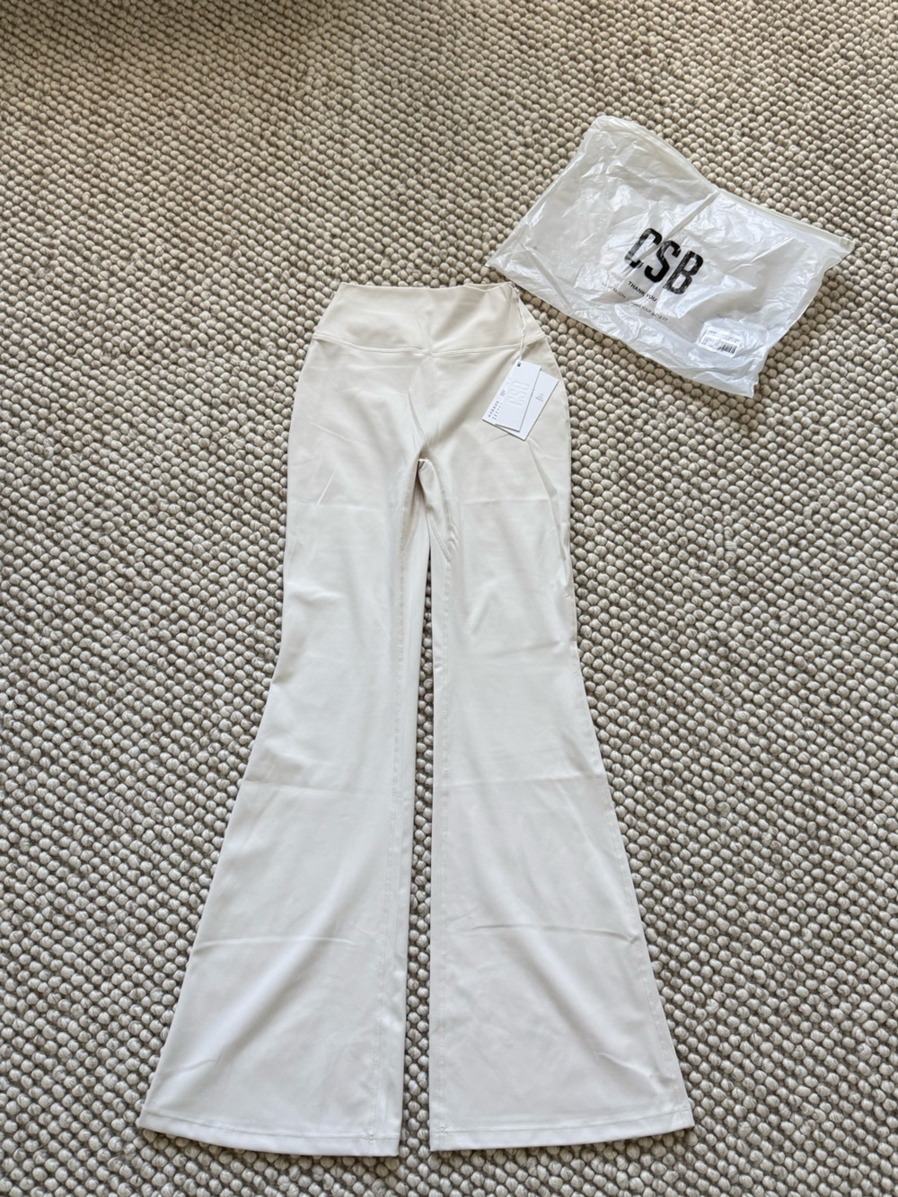 CSB Vanilla Form Invisible Scrunch Flare Leggings
